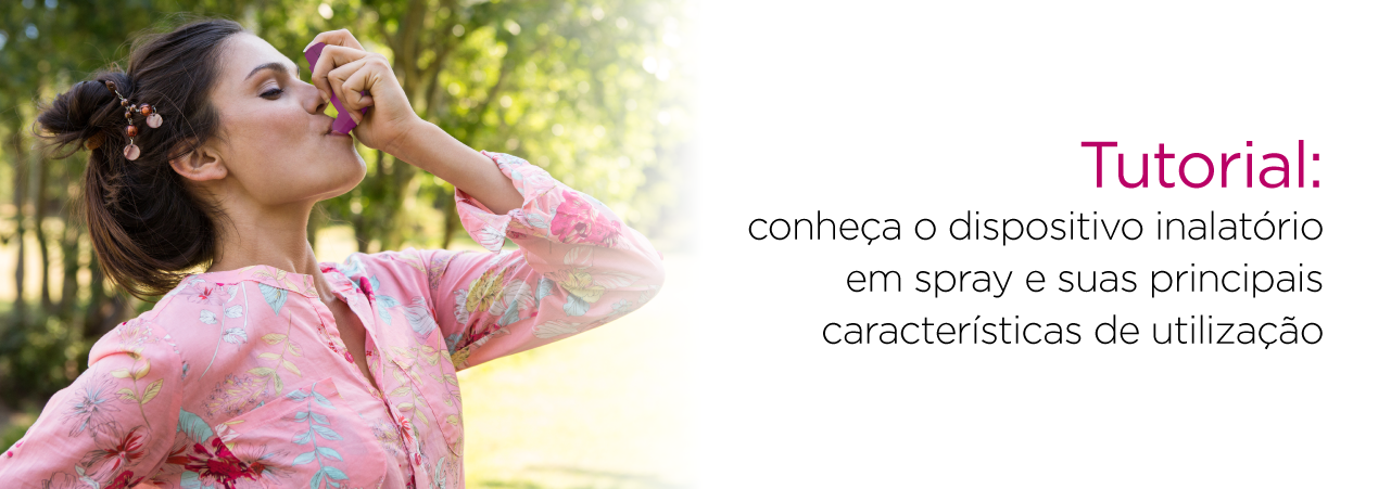 Imagem de uma mulher utilizando um dispositivo spray e os dizeres "tutorial: conheça o dispositivo inalatório em spray e suas principais características de utilização"4